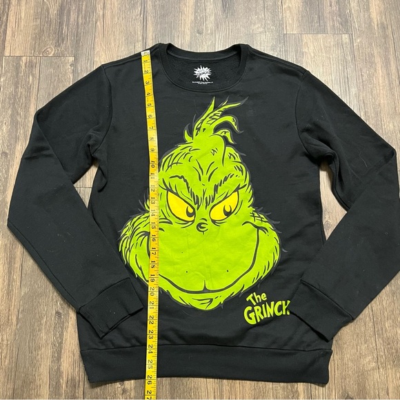 The Grinch Graphic Sweatshirt Printed Black Green Long Sleeve Pullover Festive S - Picture 7 of 8